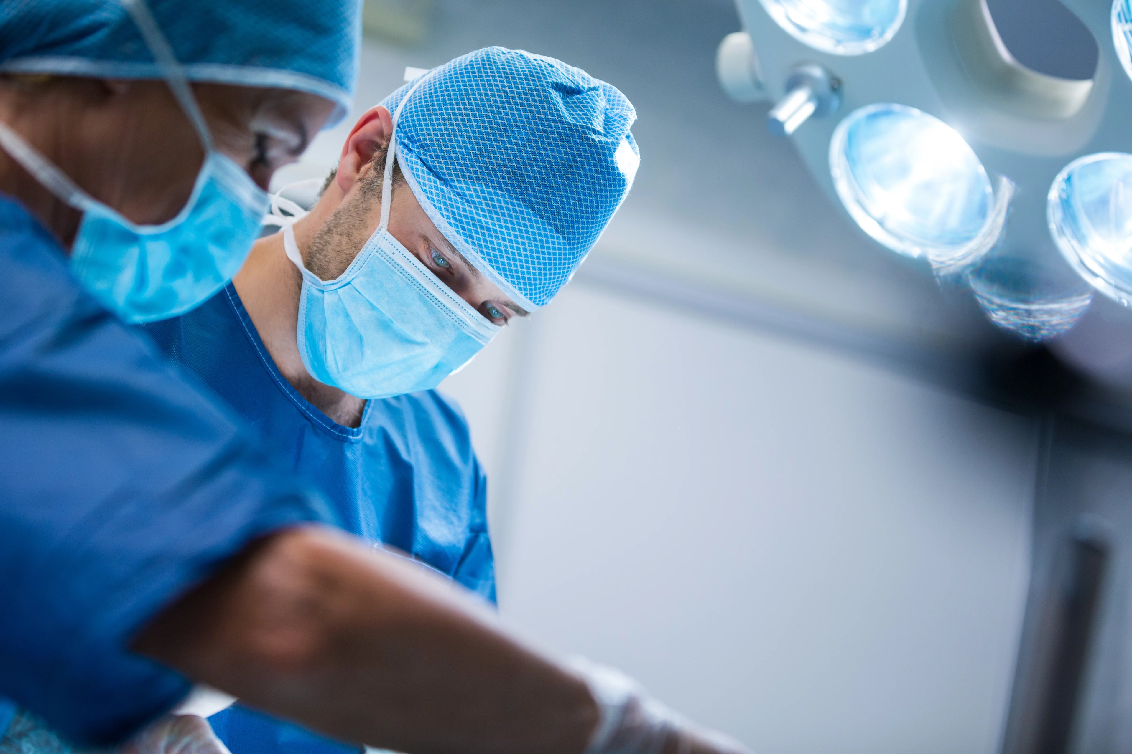 How to Choose the Right Surgeon (and Spot Red Flags Before It’s Too Late)